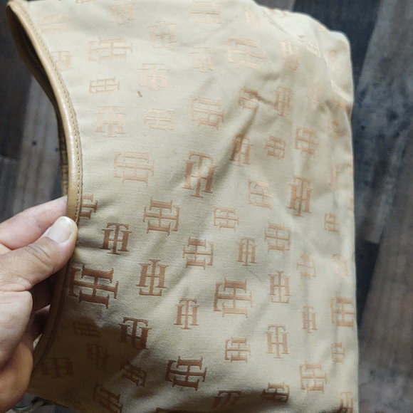 Tommy Hilfiger Tan Shoulder Bag - Picture 3 of 17